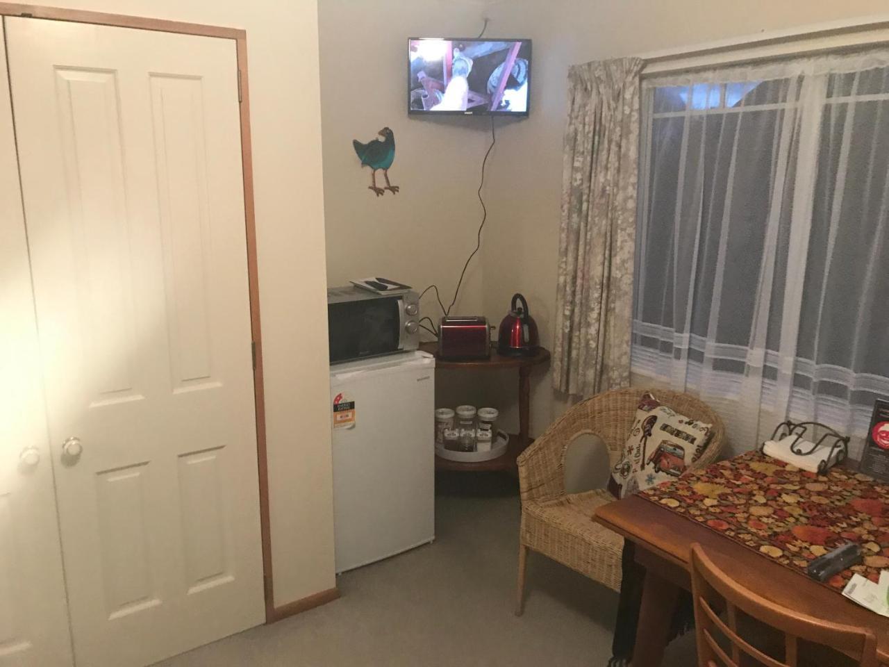 Pukeko Lodge Bnb New Plymouth Extérieur photo